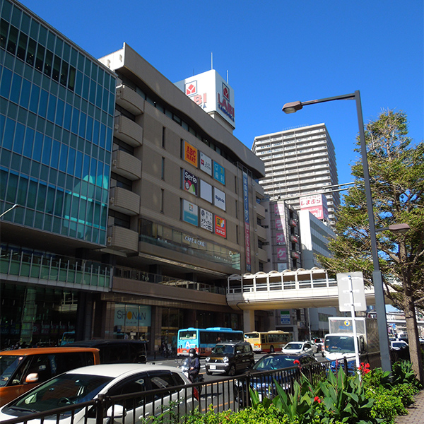 京急上大岡駅前風景